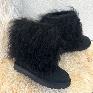 UGG Black Fluffy Sheepskin Boots Women’s 7 NWOB